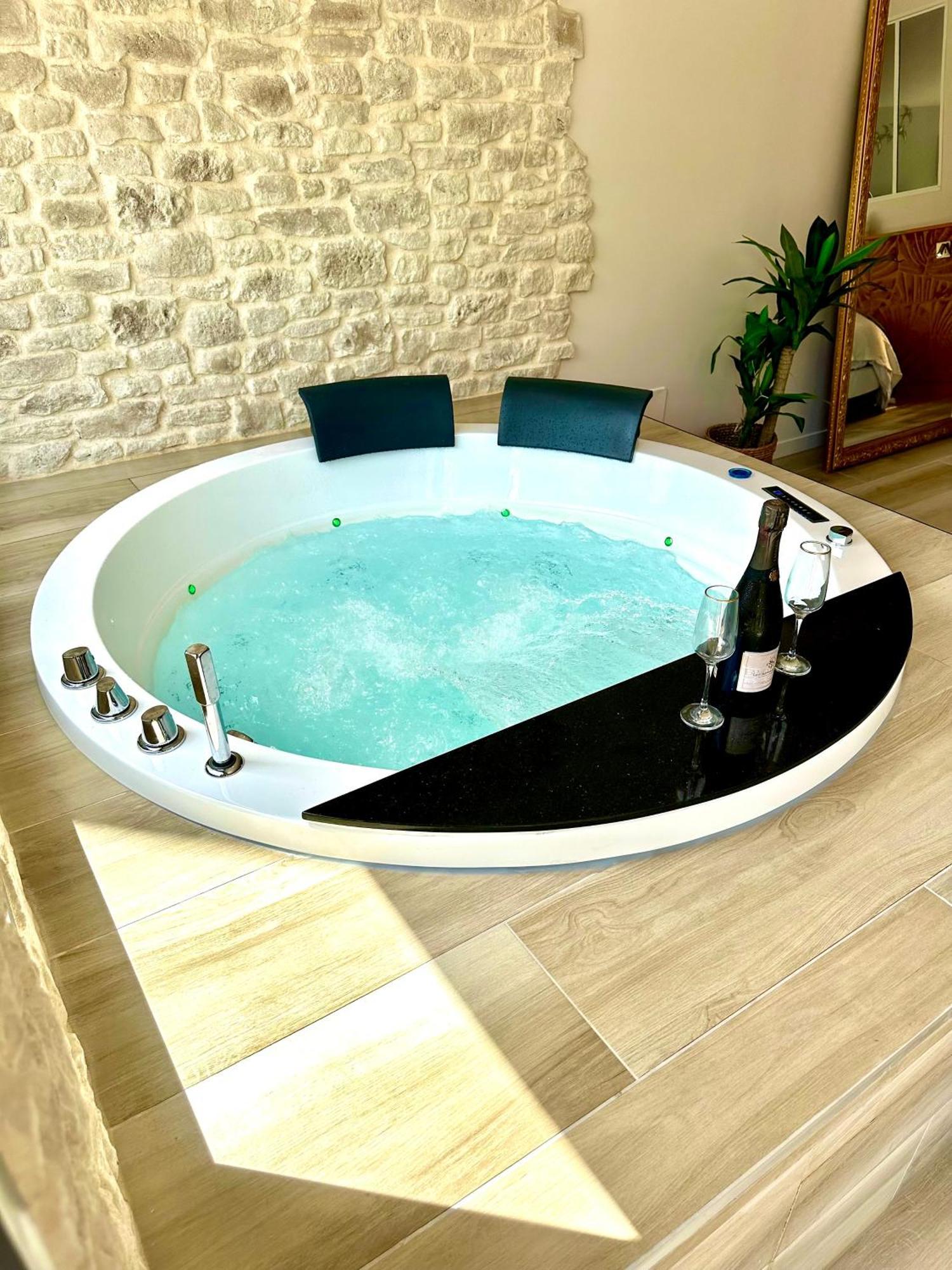 Les Suites Du Payre - Suite Romance Saint-Hilaire-de-Talmont 外观 照片
