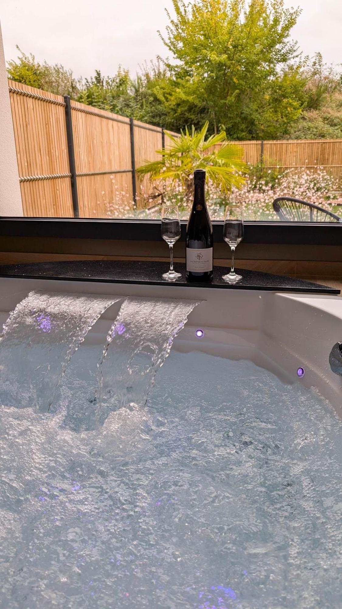 Les Suites Du Payre - Suite Romance Saint-Hilaire-de-Talmont 外观 照片